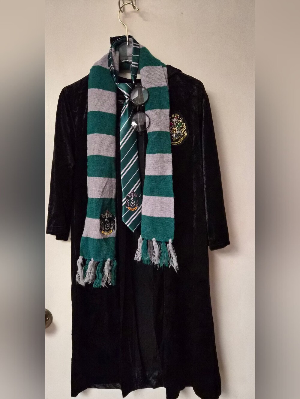 Harry Potter - Hogwarts Robe w/ Slytherin Tie & Scarf-Glasses - Size Youth M
